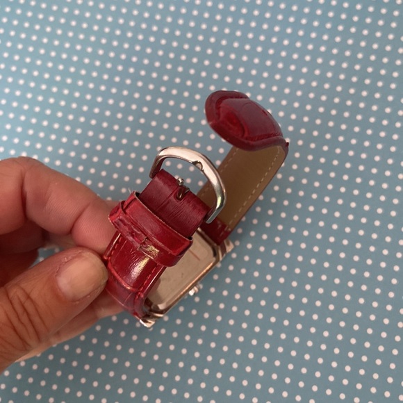 Classic rectangular watch with red strap and red second hand - Picture 3 of 4